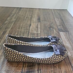 Fergalicious By Fergie Stylish‎ Women's Bow Flats, Gray & Mustard Yellow.